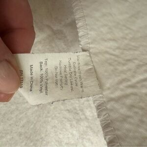 Waterproof mattress protector. White. GUC